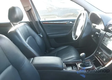 2003 Mercedes-Benz C 240 from USA, damaged, VIN WDBRF81J23F399151